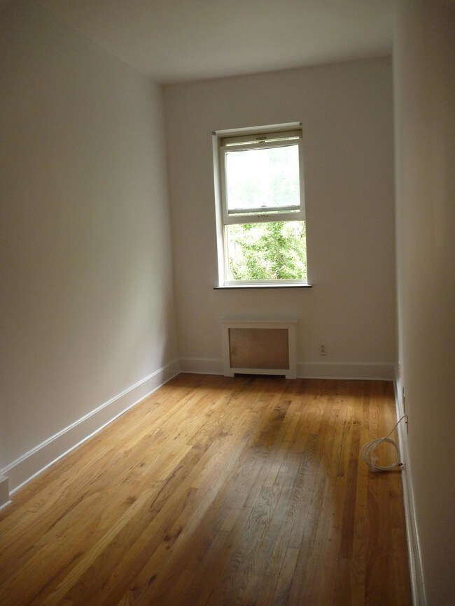 Building Photo - 327 East 52nd Street