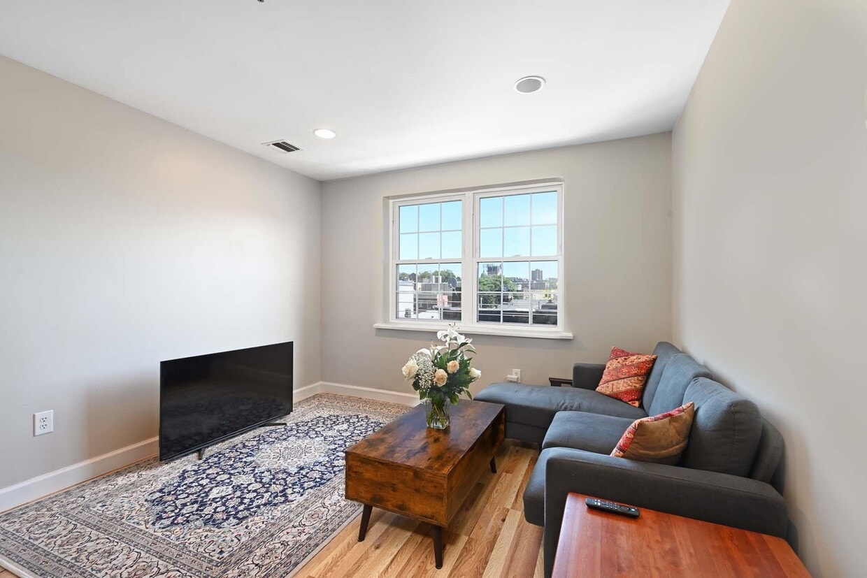 Primary Photo - 413-415 9th St