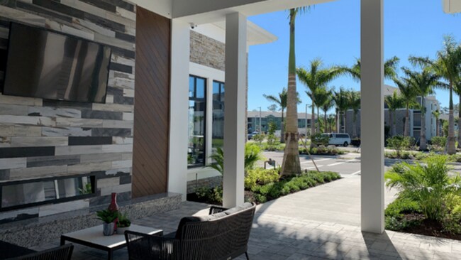 Foto del edificio - 12810 Cypress Cape Cir