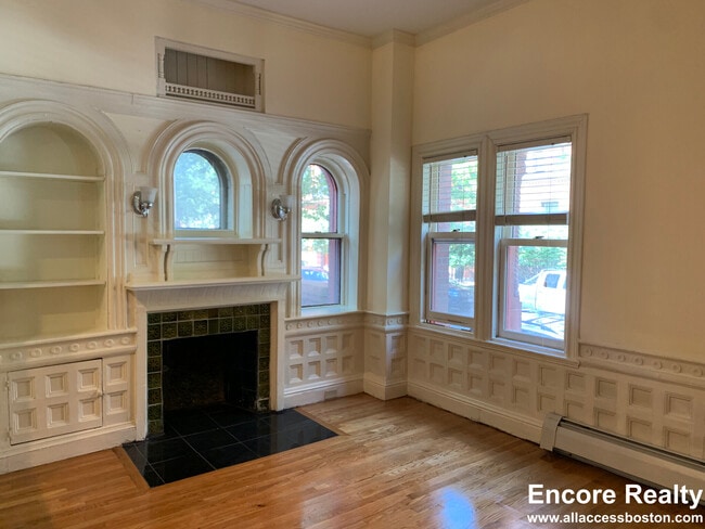 Building Photo - 195 Commonwealth Ave