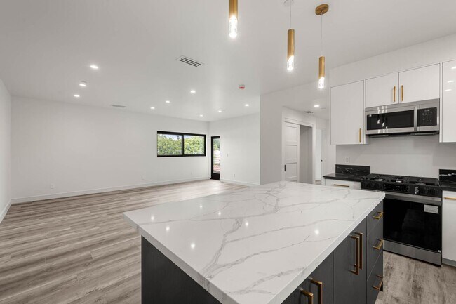 Foto del edificio - 1920 S Sherbourne Dr