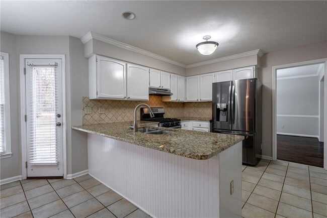 Building Photo - 8895 Club River Dr