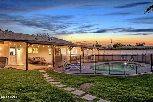 Foto del edificio - 3126 N 84th Pl