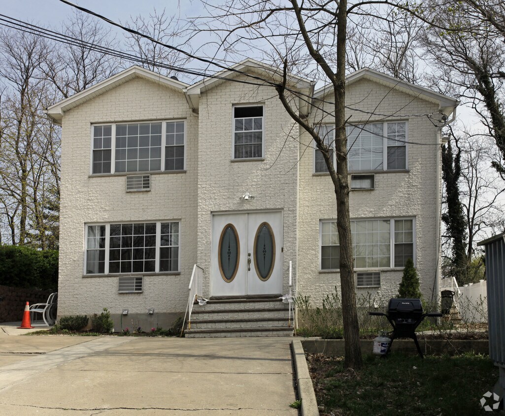 Building Photo - 34 Presley St