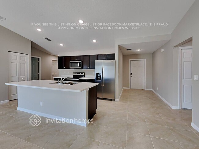 Building Photo - 3601 SW Savona Blvd
