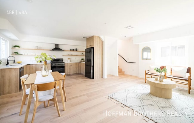 Building Photo - 2683 Roseview Ave