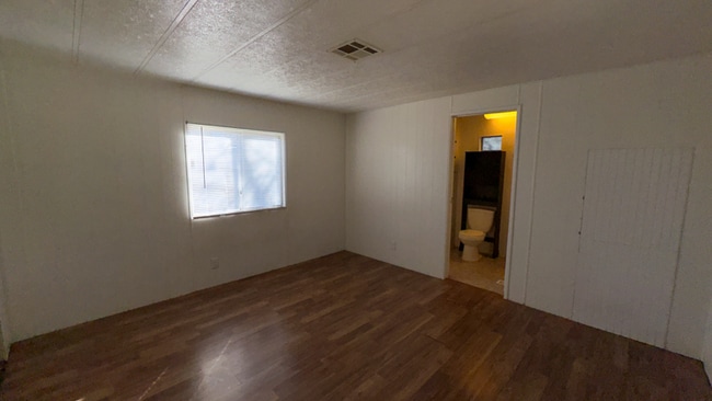 Building Photo - 2082 S Nelson Dr