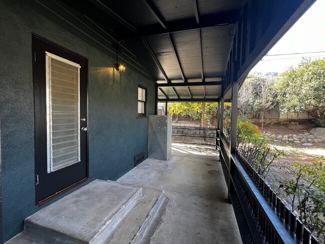 Building Photo - 367 Sirretta St