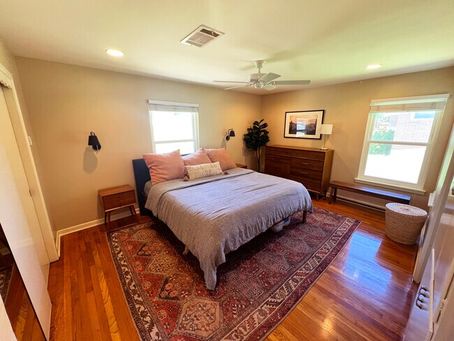 Building Photo - 6706 Moss Oak Dr