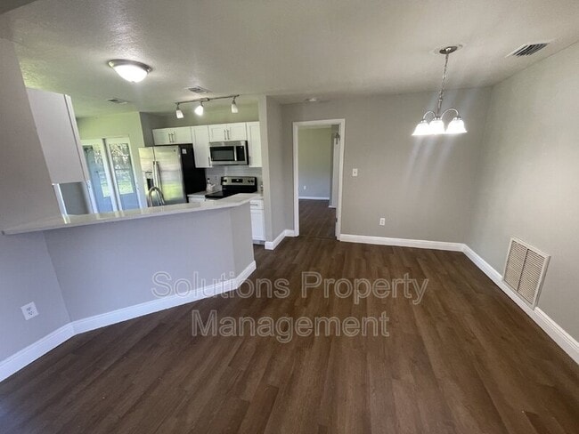 Foto del edificio - 1270 Gustrow Ave NW