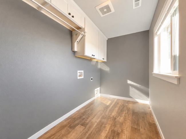 Building Photo - 1816 S Ridgetop Dr