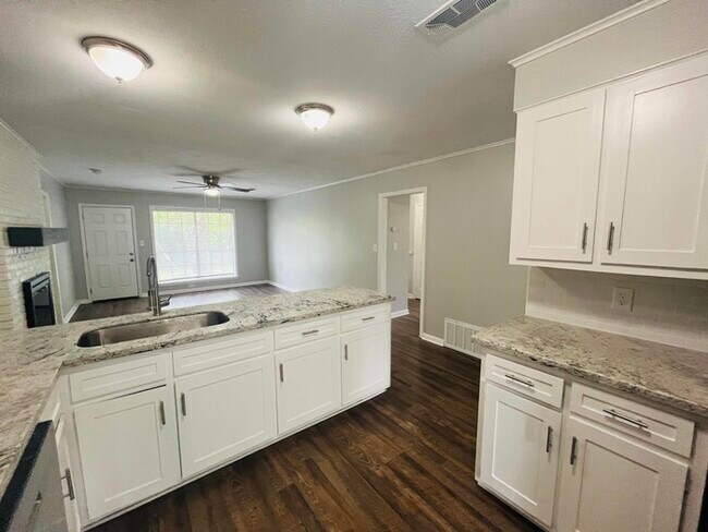 Building Photo - 1345 Stanton Dr