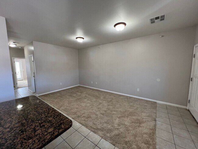 Foto del edificio - Pre-Leasing for 26/27 School Year!