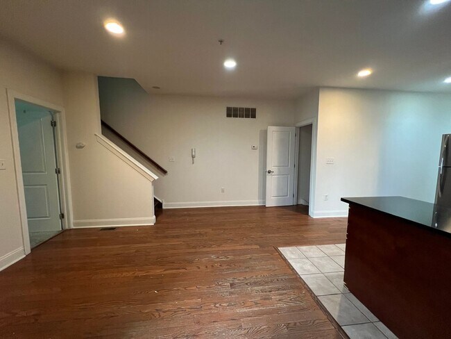 Foto del edificio - 1713 W Montgomery Ave