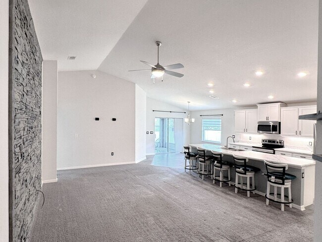 Building Photo - Beautiful 4-Bedroom, 2-Bathroom in Eagle Lake