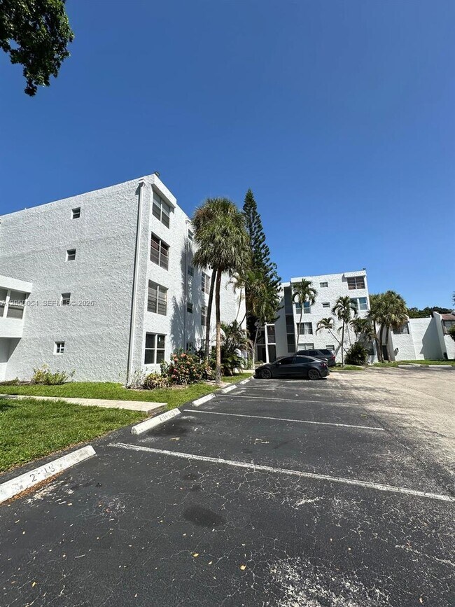 Foto del edificio - 9410 Live Oak Pl
