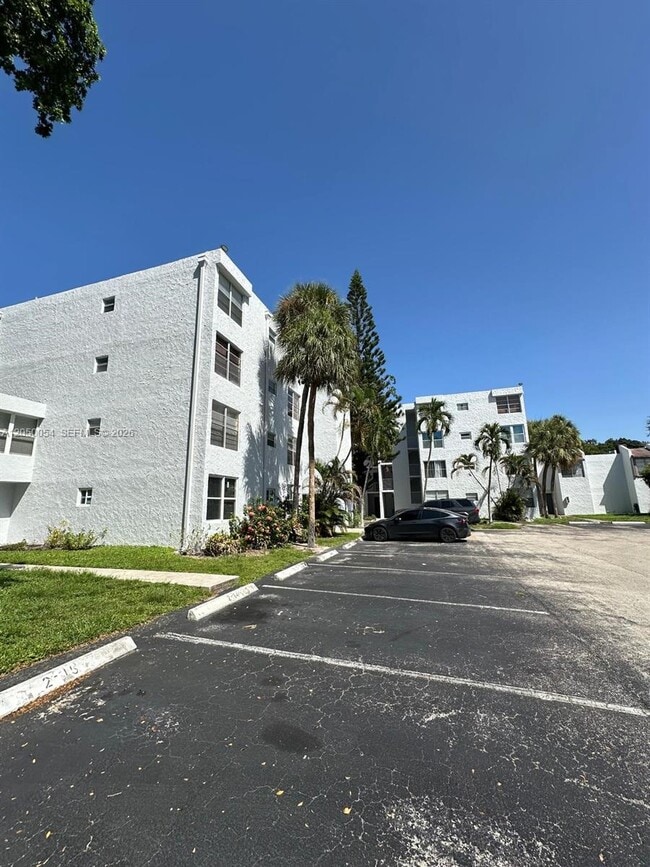 Building Photo - 9410 Live Oak Pl