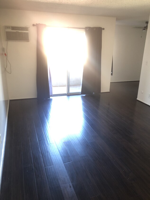Foto principal - 5119 De Longpre Ave