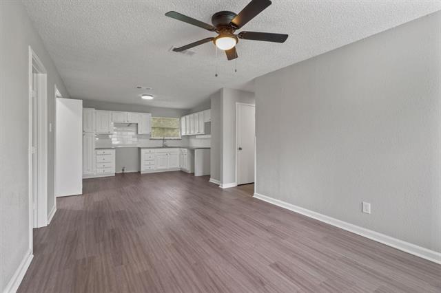 Foto del edificio - 3847 Castle Hills Dr