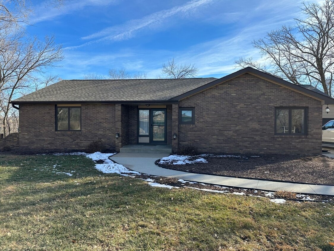 Primary Photo - 4 bedroom, 3 bathroom country home