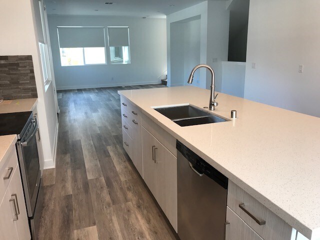 Foto del edificio - 704 Harbor Ln