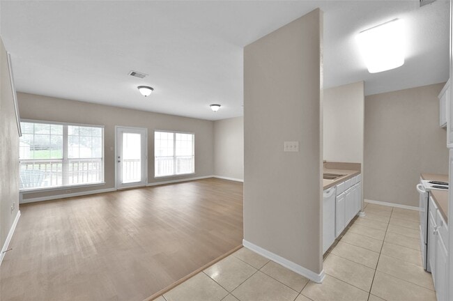 Building Photo - 180 Binnacle Ct