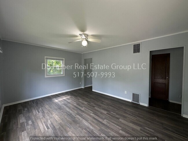 Foto del edificio - 2 Bedroom home freshly painted throughout!