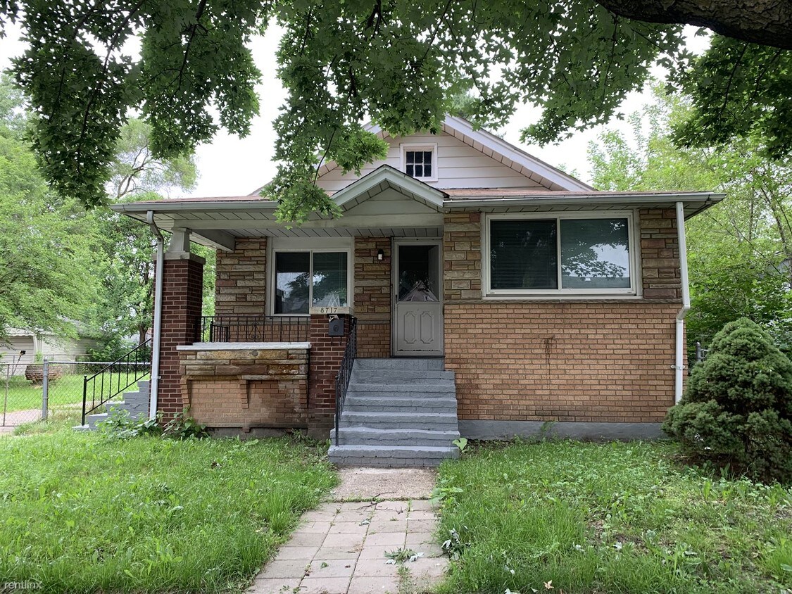 2 br, 1.5 bath House 8717 Packard Ave House Rental in Warren, MI