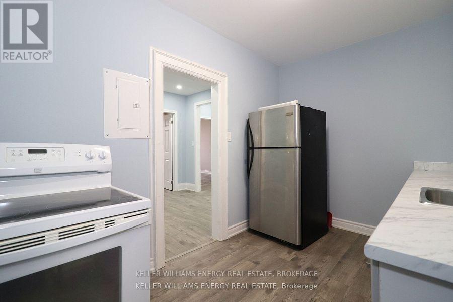 Photo principale - 84-84 Simcoe St N