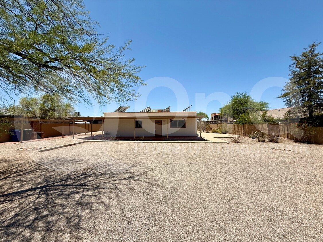 Primary Photo - 1303 N Walnut Blvd