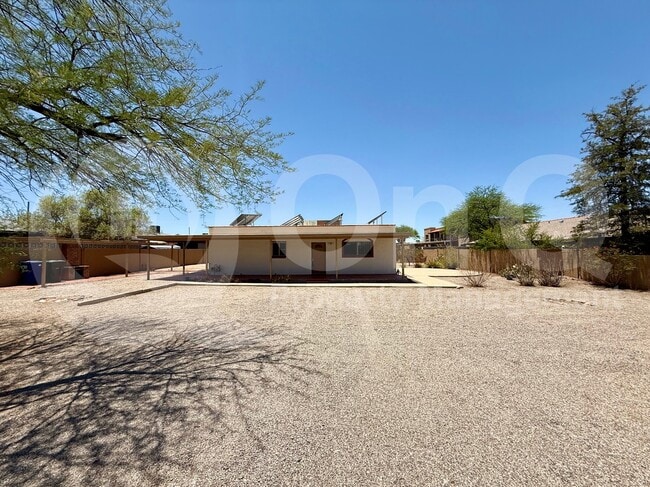 Photo - 1303 N Walnut Blvd House