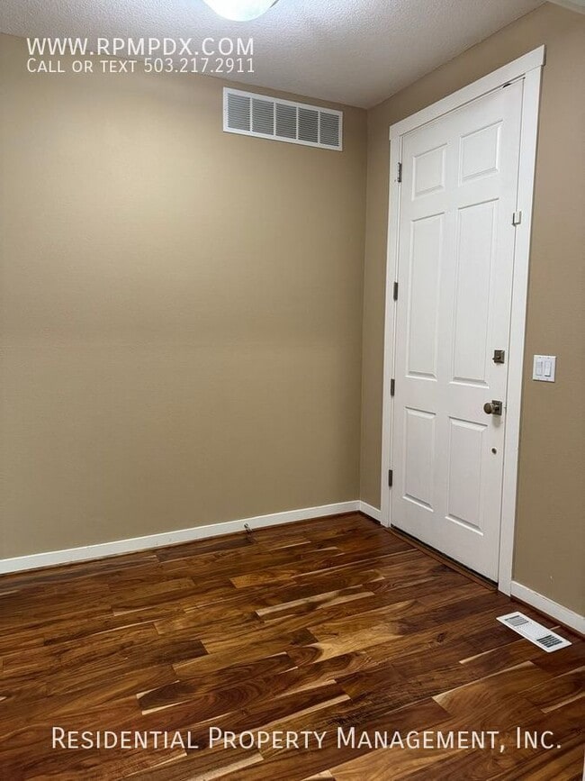 Building Photo - Beautiful Bull Mountain Home