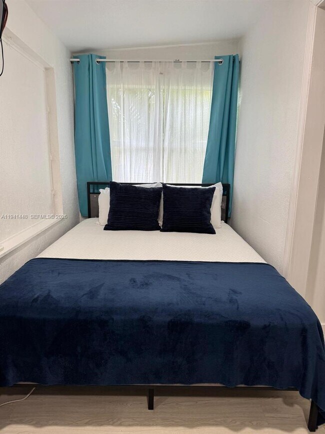 Foto del edificio - 582 E 18th St