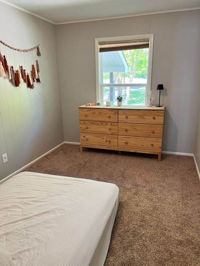 Building Photo - Short Term Lake Rental