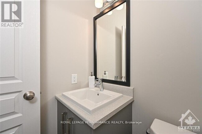 Building Photo - 712 Guardian Grv