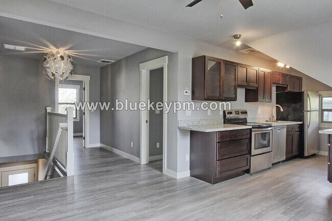 Building Photo - 2422 NE Glisan St