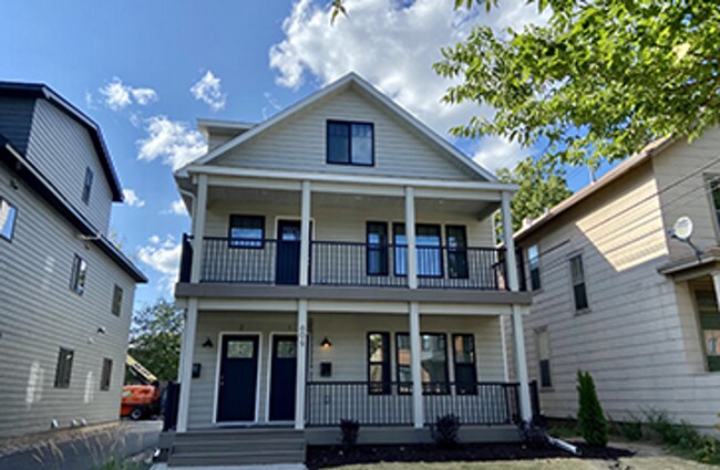 Foto del edificio - 609 12th Ave SE