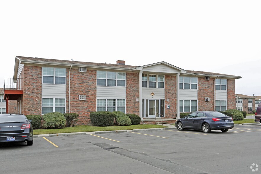 Utica Square Apartments Utica Square Apartments