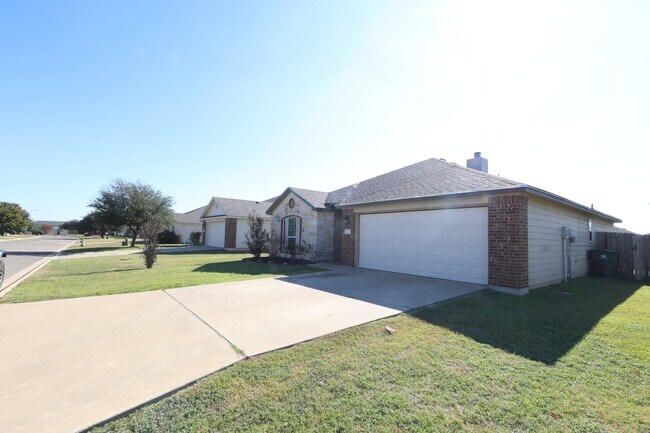 Foto del edificio - 7919 Woodbury Dr