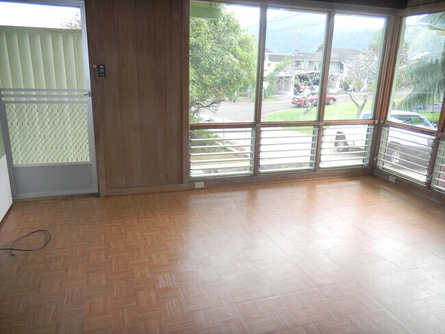 Foto del edificio - Kaneohe Single Family home with bonus room