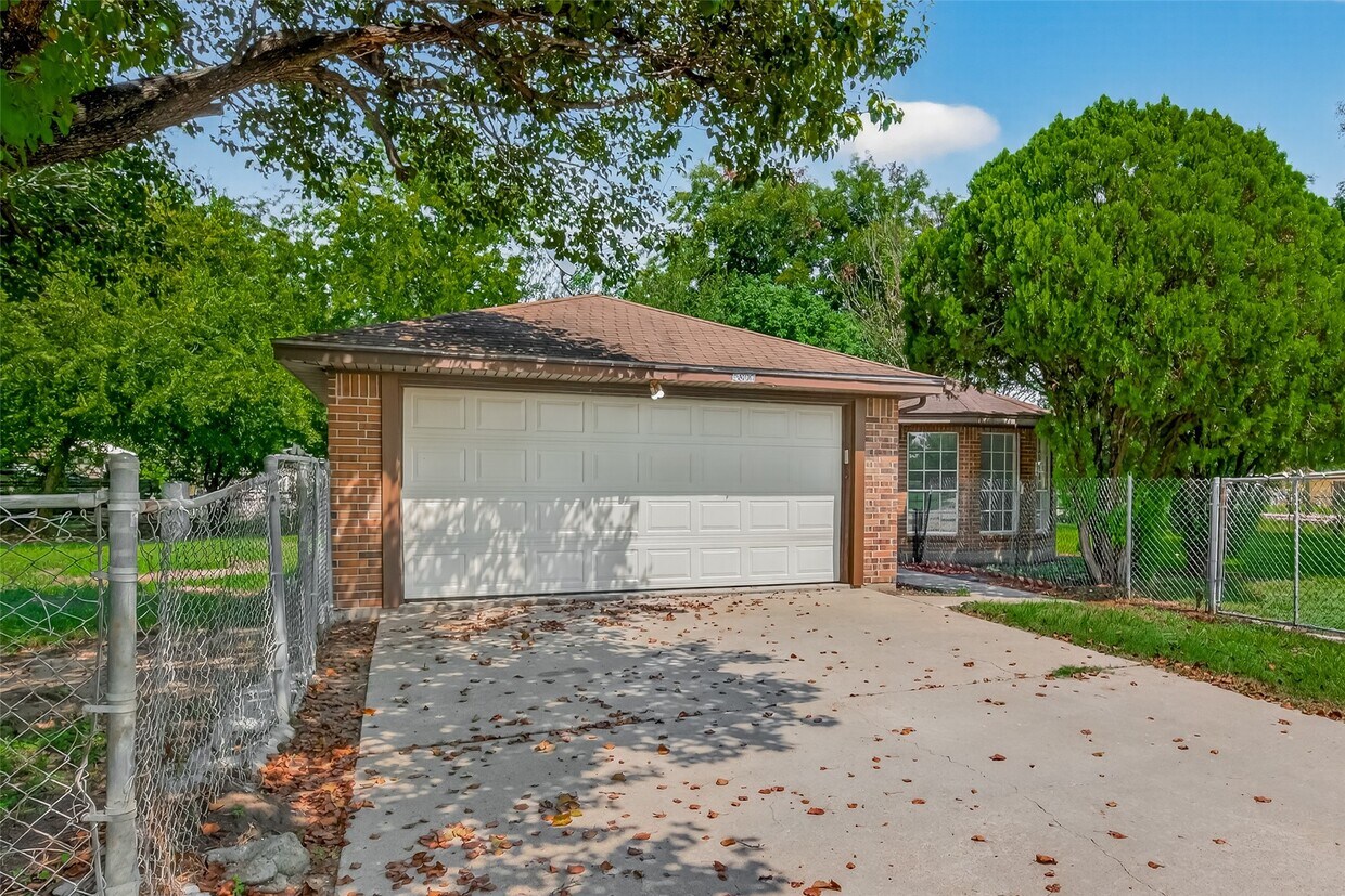 Foto principal - 5800 E Rd