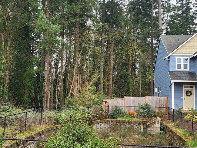 Foto del edificio - Newer Three Bedroom Home in Serene Setting