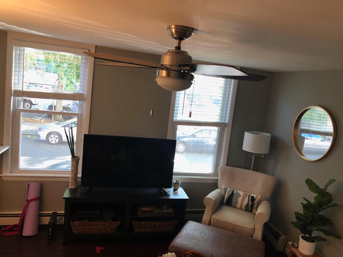 Foto principal - 126 Everett St
