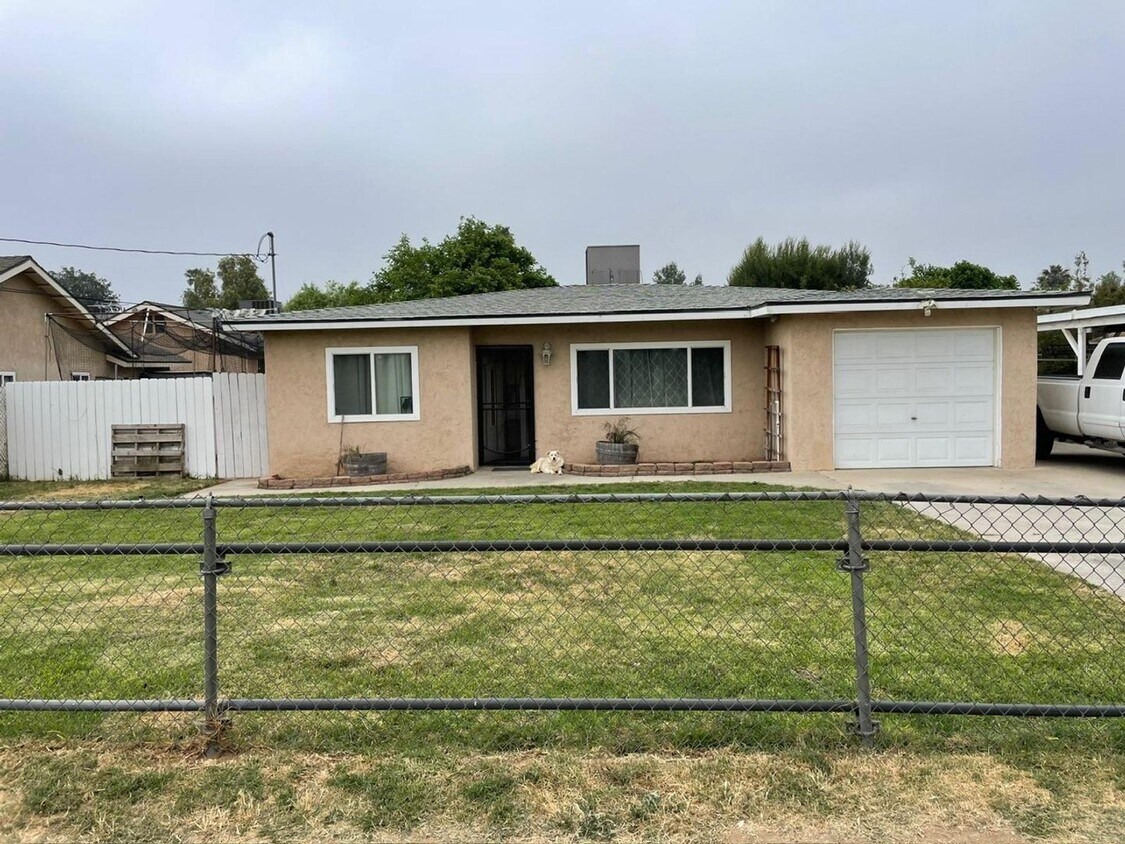 3 bed /1 bath / large lot / Horse Property - 3 bed /1 bath / large lot /  Horse Property