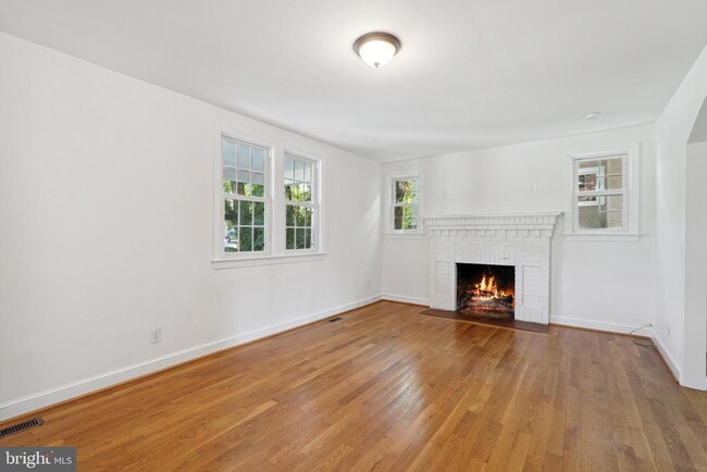 Building Photo - 3910 Yuma St NW