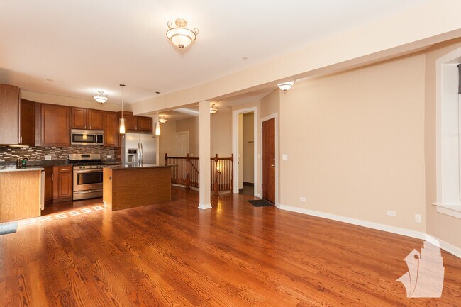 Foto del edificio - 815 W Newport Ave