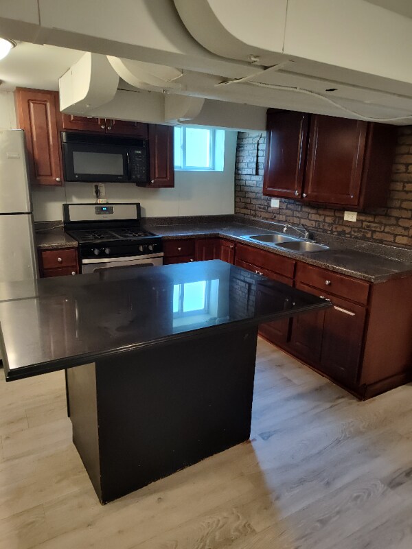 Foto del edificio - 9056 Lamon Ave