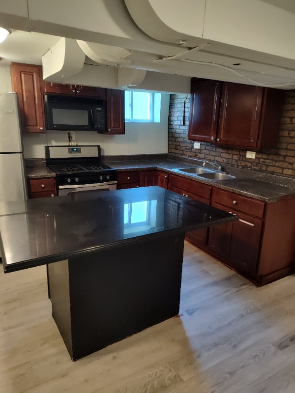 Building Photo - 9056 Lamon Ave