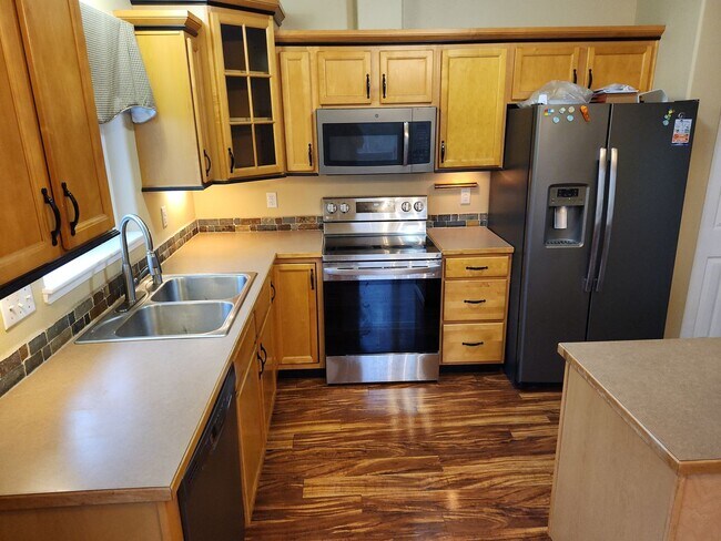 Building Photo - 3 Bed 2.5 Bath Eagle River Home