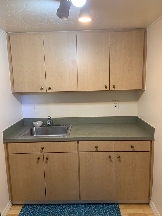 Building Photo - 8736 Overlook Dr